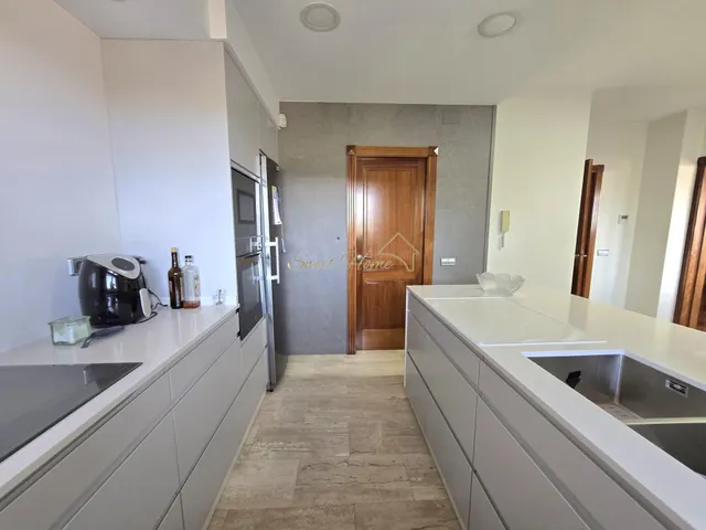 Casa impecable con privacidad, piscina y vistas panorámicas — 21