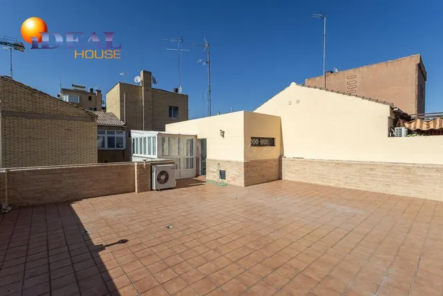 Ático dúplex junto Alhamar con 2 garajes y 2 trasteros — 4