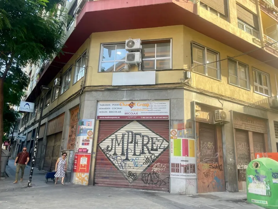 LOCAL de 1200m2 en alquiler con posibilidad de salida de humo