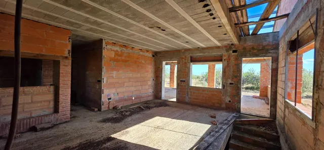 Finca rústica de 14.741 m2 con casa de campo por terminar, en un entorno tranquilo a 5 km del mar — 10