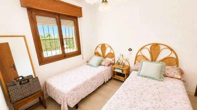 MAGNIFICO CHALET ADOSADO CON GRAN PARCELA, JARDIN Y PISCINA PRIVADA — 23