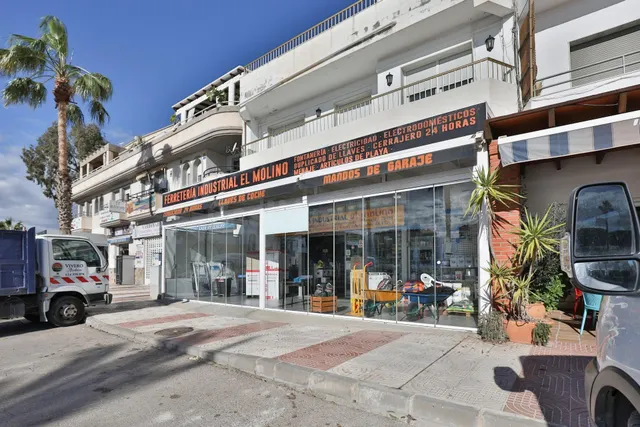 Se traspasa ferretería en Carboneras