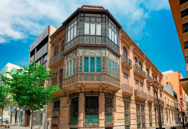 ALQUILER DE LOCAL EN EDIFICIO CATALOGADO POR SU VALOR HISTÓR - foto 2