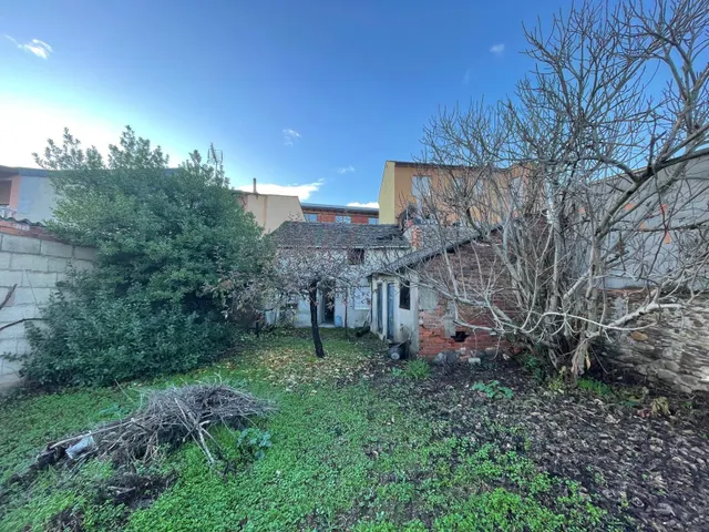 SE VENDE CASA CON TERRENO EN CASCO ANTIGUO — 18