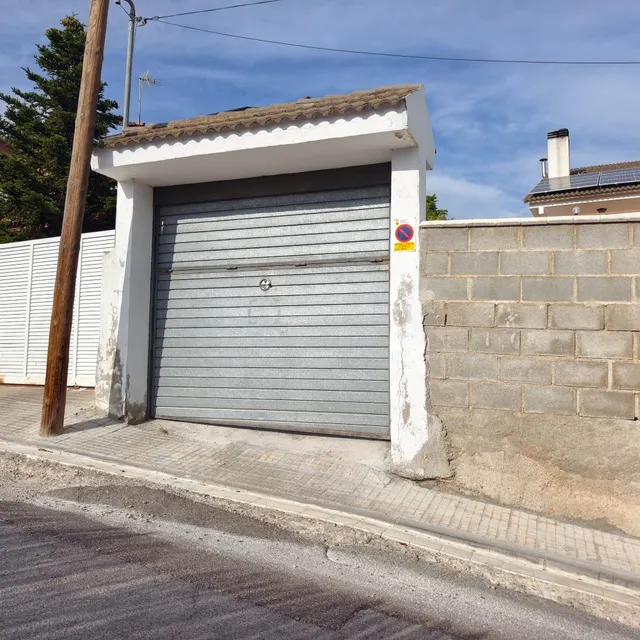 SE VENDE CASA INDEPENDIENTE CON PISCINA CON VISTAS EN CORBERA DE LLOBREGAT BARCELONA — 29