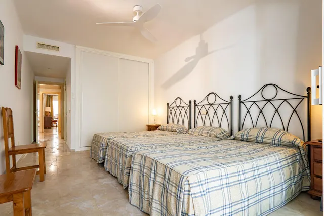 Amplio dúplex en Río Real, Marbella Este, junto a proyectos de alto valor — 22