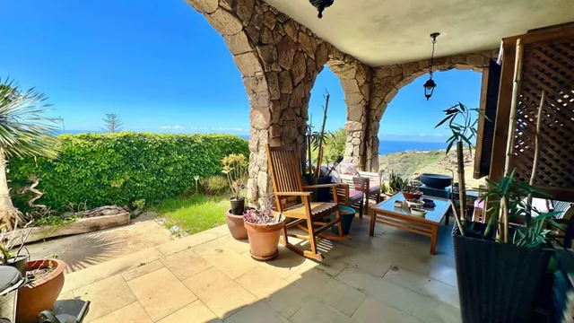 Villa independiente con piscina, jardines y vistas panorámicas al mar y al Teide. — 10
