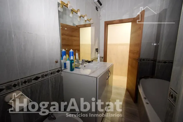 ESPACIOSA CASA CON TERRAZA Y GARAJE — 44