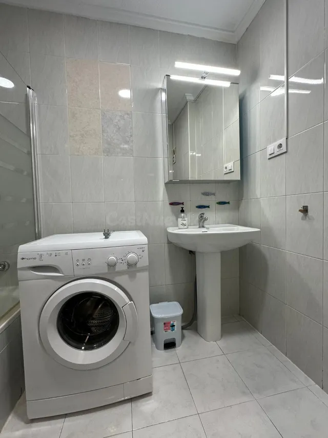 Estudio con terraza, Alicante, Torrevieja. 1 habitación, 36 m2, 900 metros al mar — 23