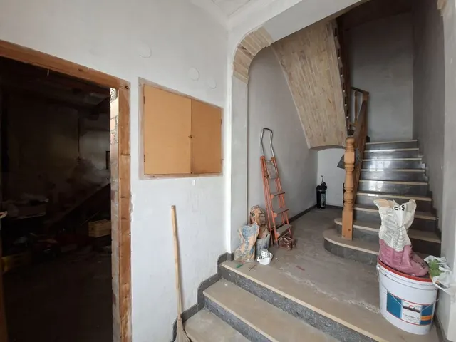 OPORTUNIDAD – CASA ESQUINERA PARA REFORMAR — 20