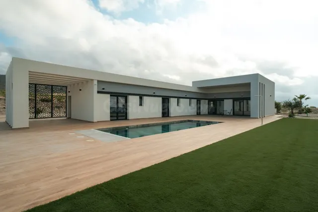 Casa-Chalet en Venta en Pinoso Alicante