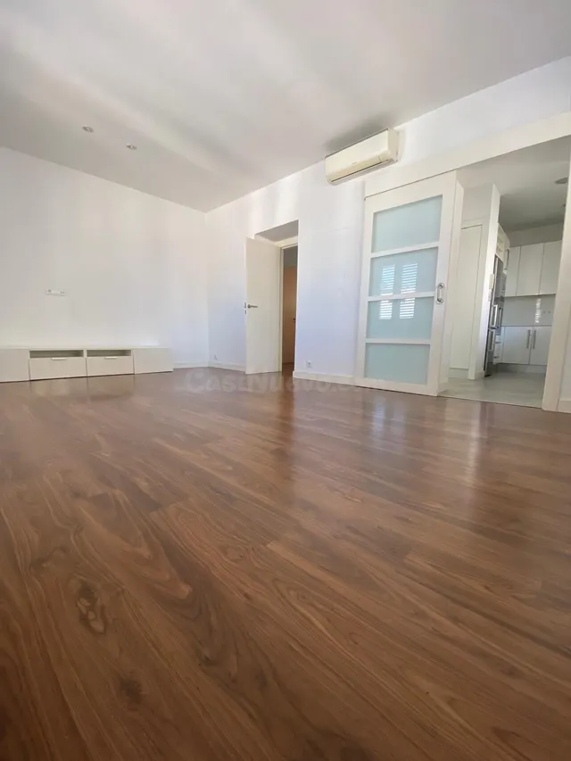 Piso en venta en Ronda De Garay - foto 2