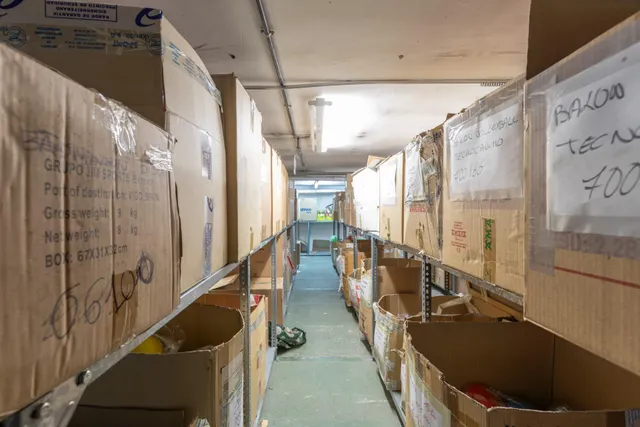Amplio local comercial en una de las zonas más consolidadas de Granada con salida a dos calles — 22