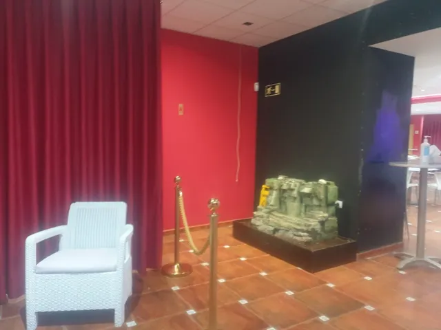 Local / Salón de fiestas en ZONA TURISTICA - — 23