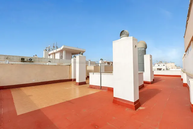 Estudio en Torrevieja con piscina comunitaria — 25