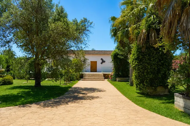 Casa unifamiliar con un jardín de ensueño — 35