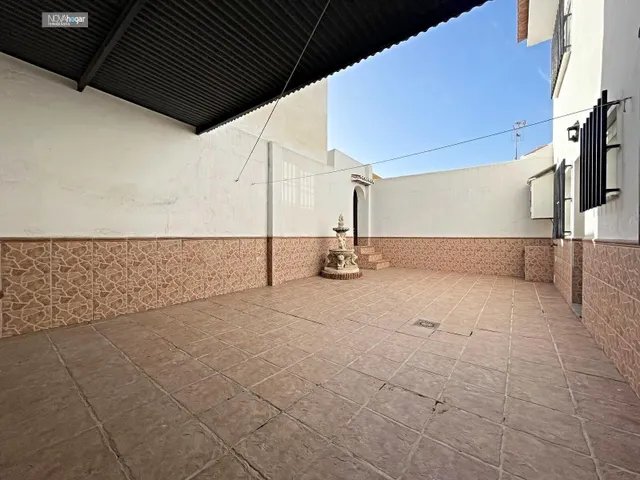 Amplia casa mata con gran patio y garaje — 10
