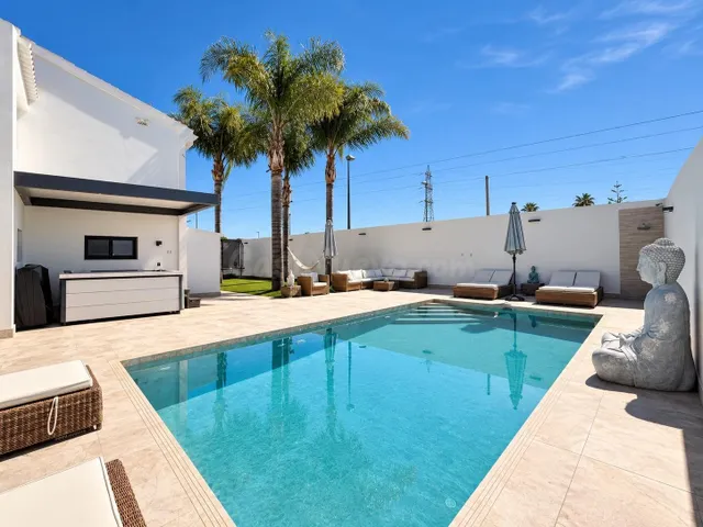 ESPECTACULAR VIVIENDA REFORMADA CON PISCINA, BODEGA, GIMNASI - foto 3