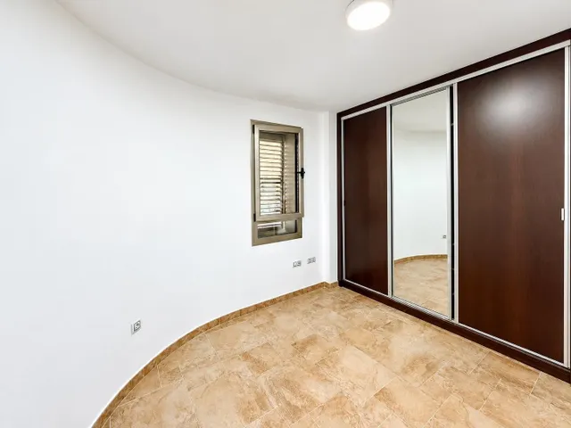 Piso de 2 dormitorios con aire acondicionado a 100 metros de Las Canteras – Zona Puerto — 6