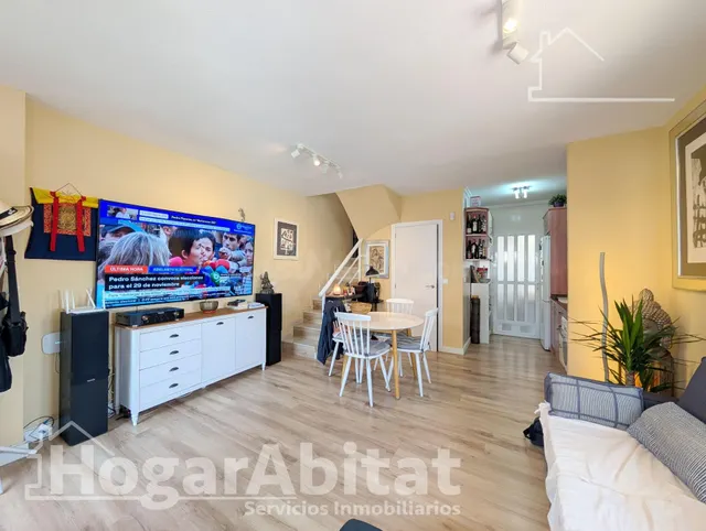 ¡Cerca del mar! Precioso Adosado reformado en residencial, con solarium, piscina comunitaria y garaje — 5