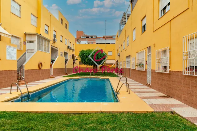 Vivienda en esquina lista para entrar a vivir en Aguadulce centro, zona Pedro Muñoz Seca. — 9