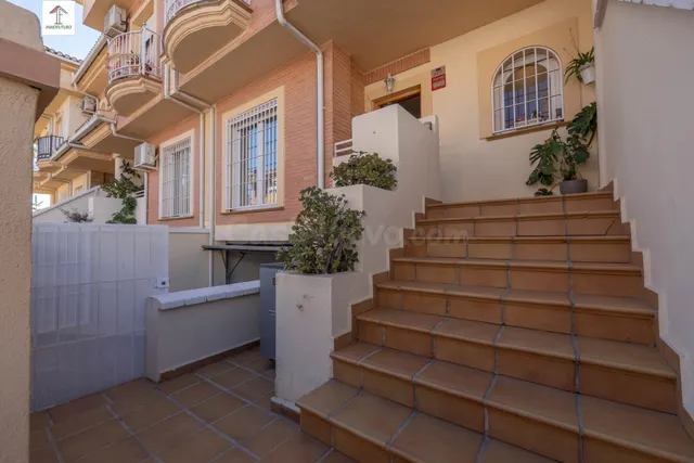 Espectacular chalet adosado en el Vial de Churriana de la Vega: eficiencia, confort y listo para entrar a vivir! — 5