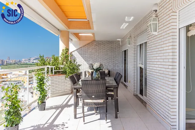 Ático de diseño con espectacular terraza y vistas al mar en  - foto 3