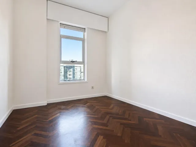 Piso con garaje y trastero en torre en Elviña — 17