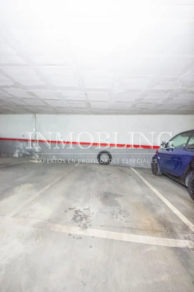 Plaza de parking en calle Moratín — 8