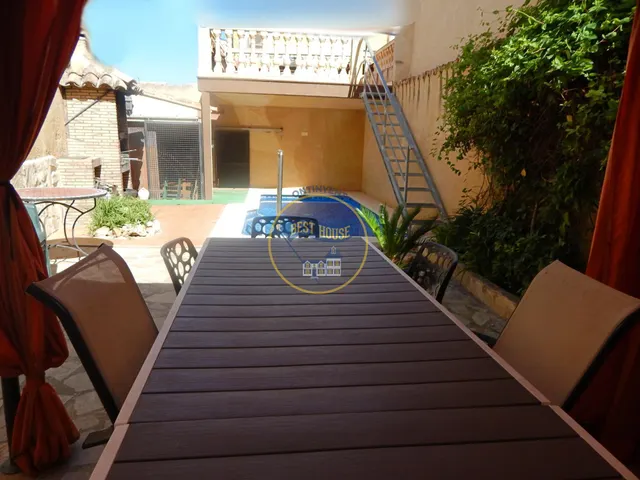 OPORTUNIDAD, CASA REFORMADA CON PISCINA Y OTRAS COMODIDADES. — 2