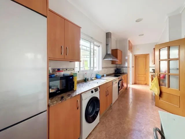 Casa independiente de 275 m2 con piscina, jacuzzi y terrazas - foto 4