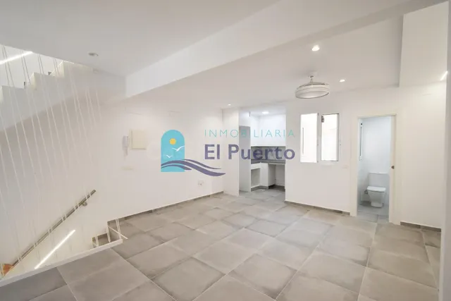 ÁTICO DÚPLEX REFORMADO A UN PASO DEL PASEO MARÍTIMO – REF 11 - foto 2