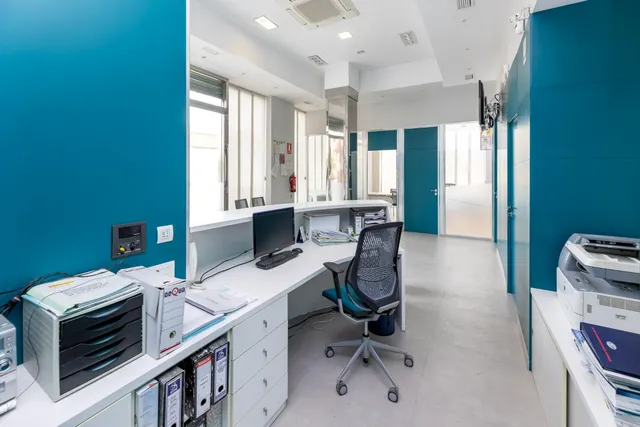 LOCAL COMERCIAL JUNTO AL CAMPUS DE LA SALUD — 6