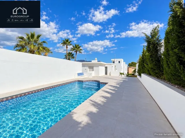Impresionante chalet en perfecto estado, con 5 dormitorios y 3 baños, piscina privada y garaje con una parcela de 800m en el albir — 4