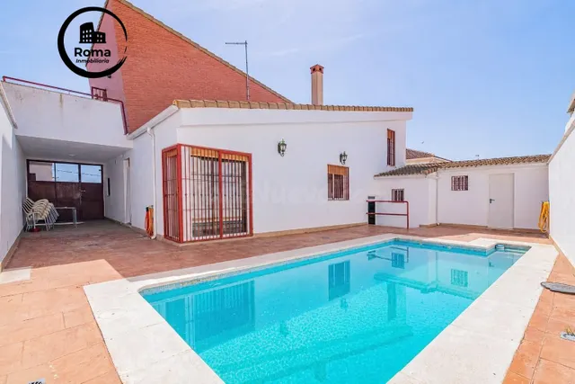 ¡Espectacular Chalet en Tocon, Illora con piscina privada!