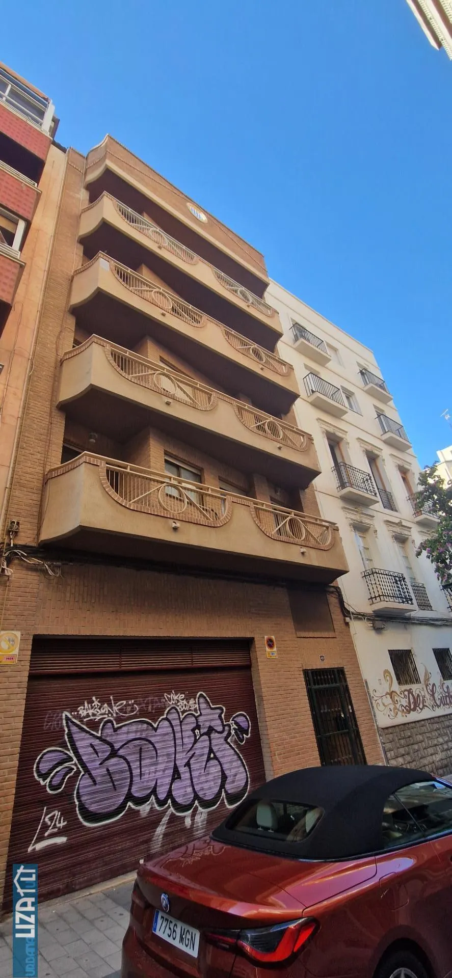 Edificio en Venta en el Corazón de Alicante: Oportunidad Única
