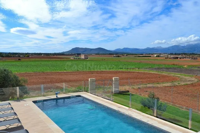 Finca rústica con vivienda de alquiler de temporada en Muro - foto 5