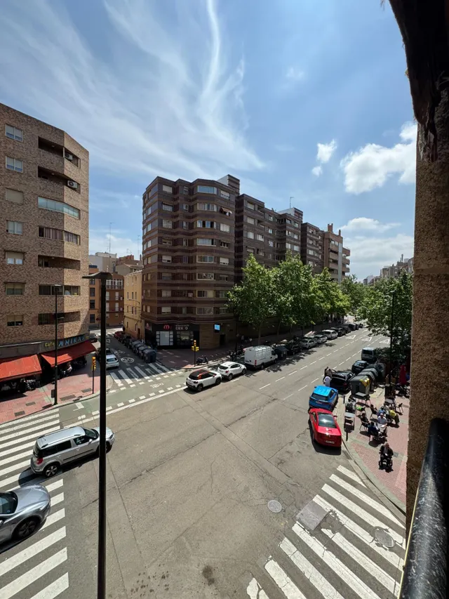 Amplio y Moderno Piso en Avd. Navarra, Zaragoza — 27