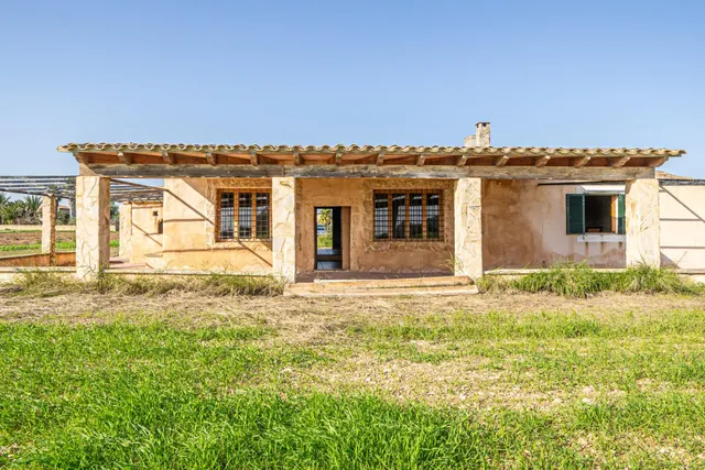 FINCA EN MONTUIRI CON VISTAS DESPEJADAS Y TERRENO LLANO CERCA DE LA CARRETERA PRINCIPAL — 28