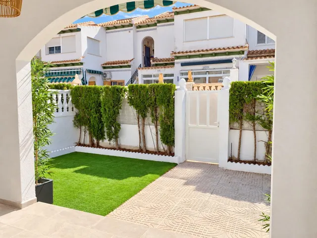 Tu rincón de sol en la mata: bungalow recién reformado con amplio jardín orientado al sur y a solo 450 metros de la playa — 43