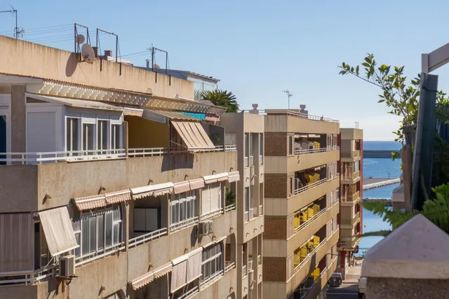 Ático renovado con estilo y balcón cerca de la playa — 19