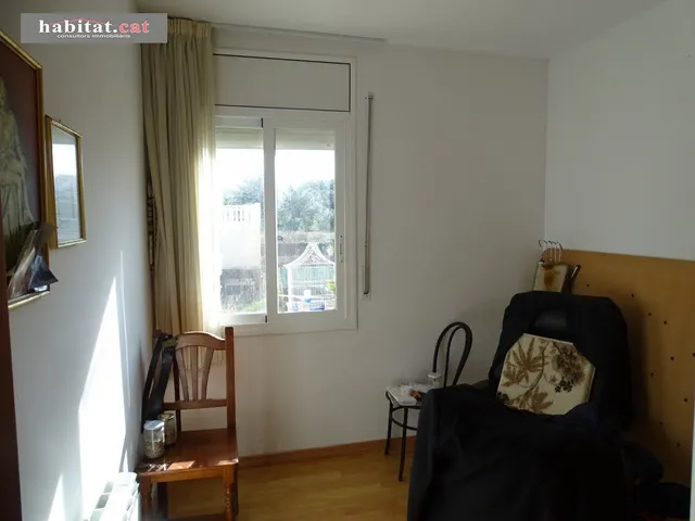 CASA UNIFAMILIAR ESQUINERA EN PARCELA 618M2 — 17
