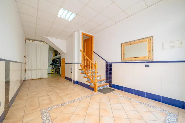 Espectacular Casa Unifamiliar de 176 m2 con Garaje, Patio y  - foto 3