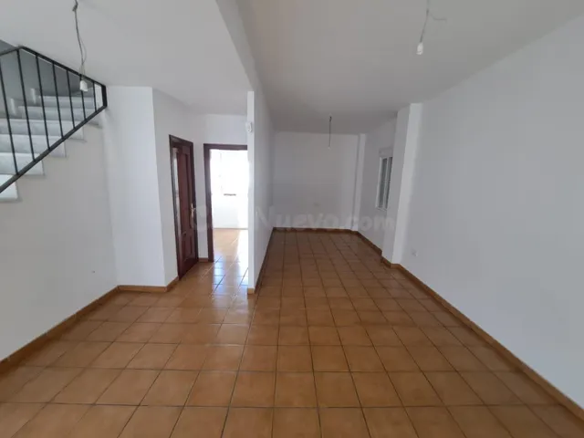 Venta de Casa Adosada en Bonares, Huelva. — 3