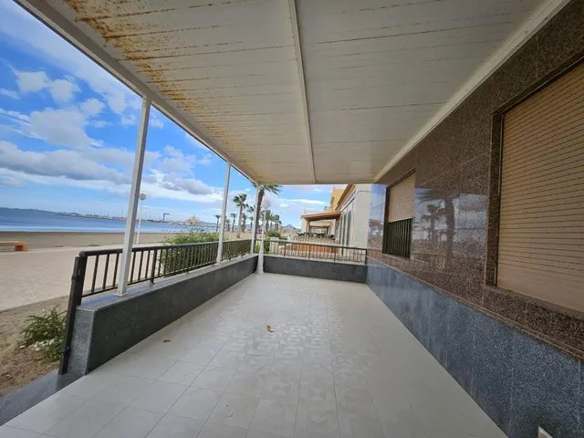 ESPECTACULAR CHALET EN PRIMERA LÍNEA DE PLAYA — 23