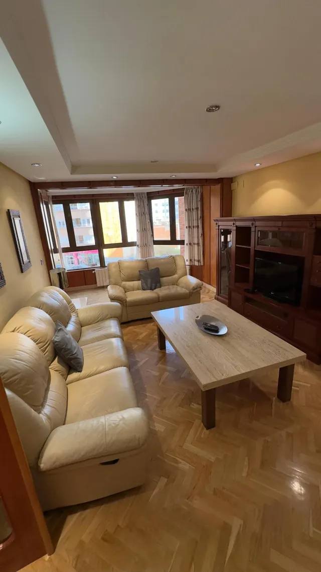 Piso de 4 habitaciones en una zona fantástica de Albacete - foto 4