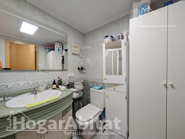 ¡UBICACIÓN IDEAL! AMPLIO, LUMINOSO Y EXTERIOR CON BALCÓN, TODO AMUEBLADO — 38