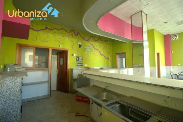 Excelente local comercial en San Roque HACIENDO ESQUINA — 4