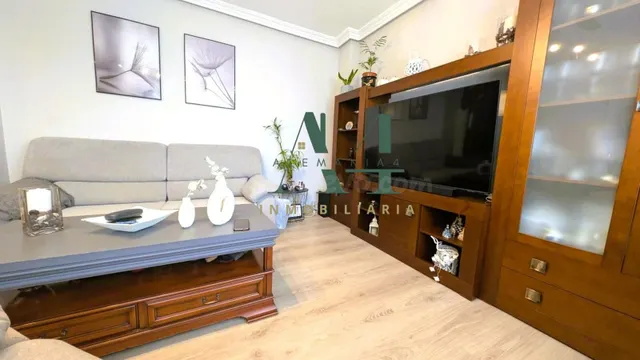 Preciosa vivienda reformada con dos ascensores a pocos minut - foto 3