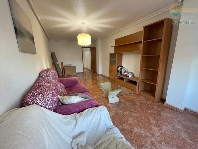 Piso de 3 dormitorios , garaje y trastero muy cercano a servicios — 4